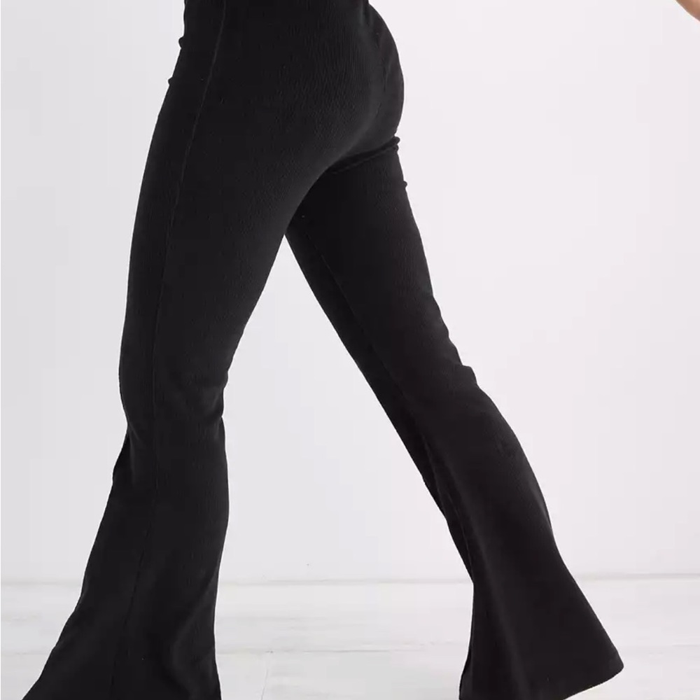 Aerie “Groove-On” black ribbed flare leg pant